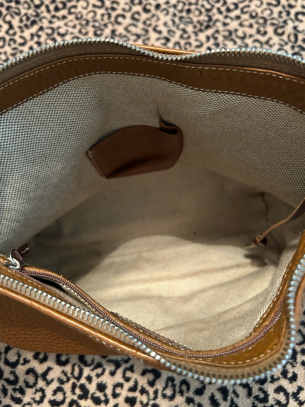 DOONEY and BOURKE Vintage Leather Crossbody Bag 12 X 12 with Bag Insert - Picture 5 of 11
